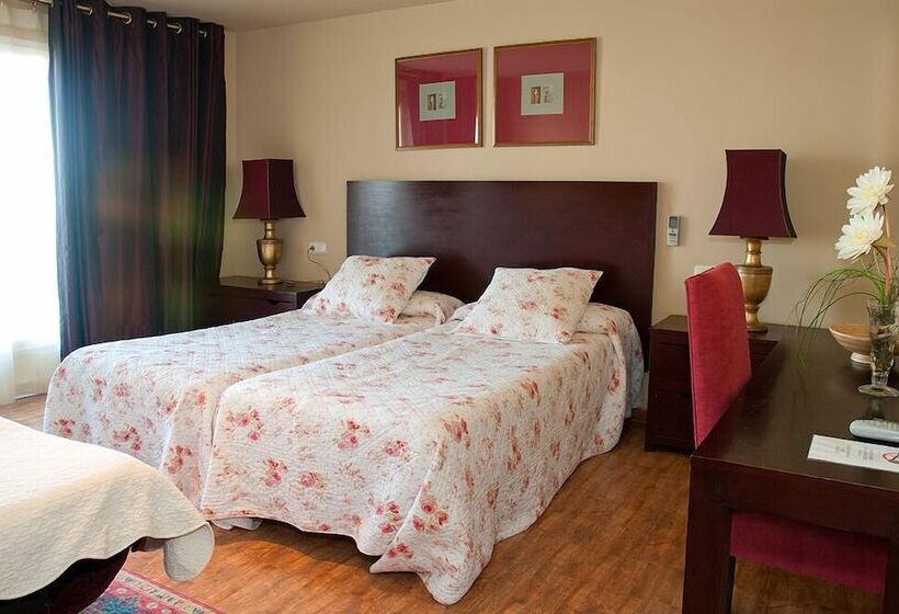 غرفة سوبيريور ثلاثية, Hostal Tres Soles