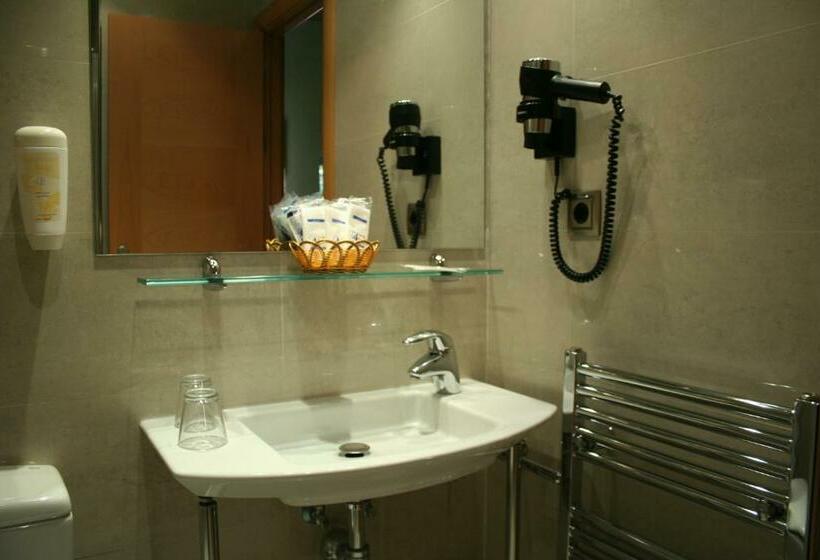 اتاق استاندارد سه نفره, 4c Puerta Europa