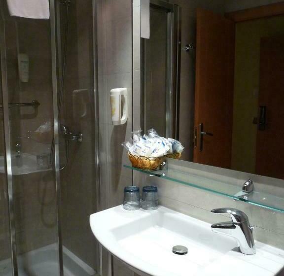 اتاق استاندارد سه نفره, 4c Puerta Europa