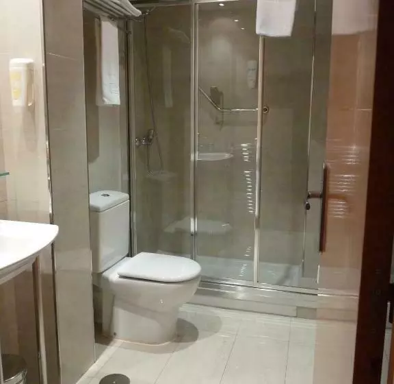 اتاق استاندارد سه نفره, 4c Puerta Europa