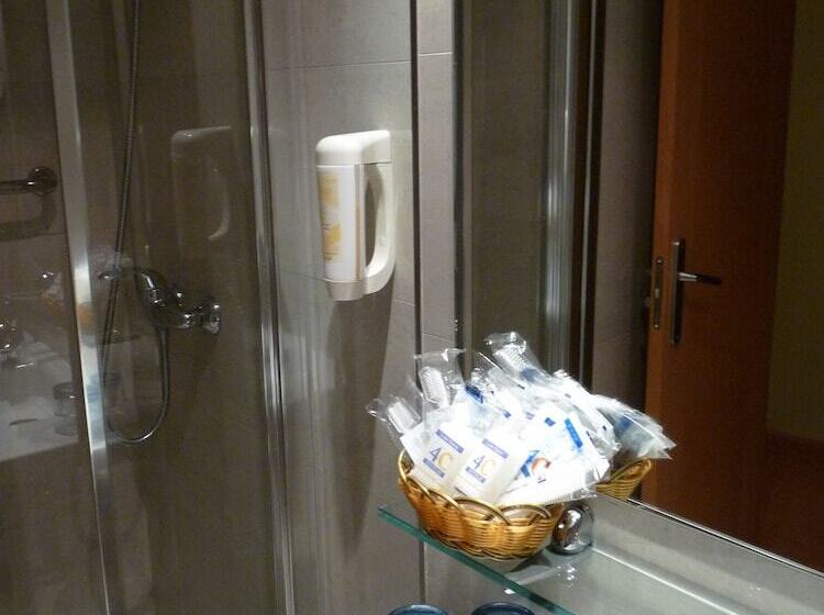 اتاق استاندارد سه نفره, 4c Puerta Europa