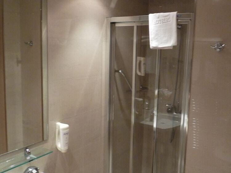اتاق استاندارد سه نفره, 4c Puerta Europa