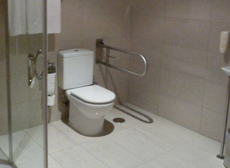 اتاق استاندارد سه نفره, 4c Puerta Europa