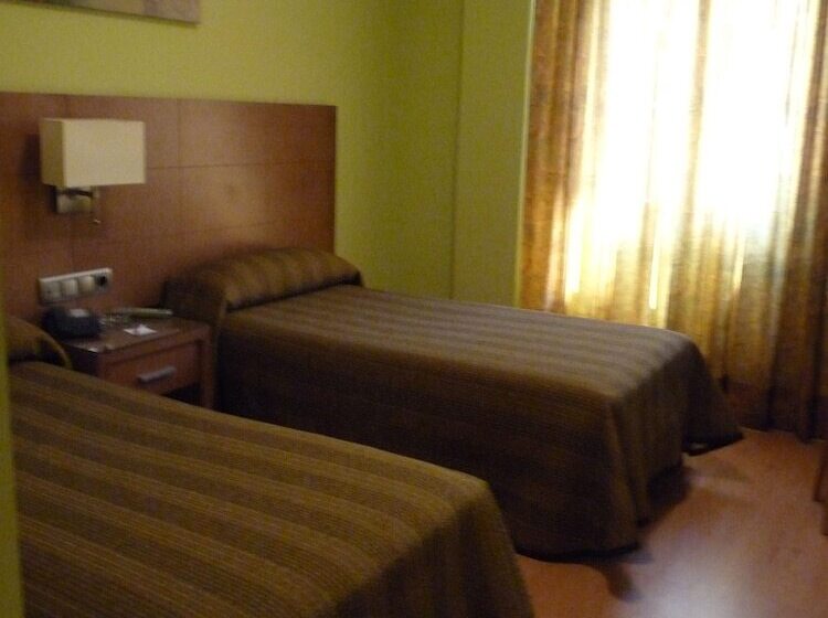 اتاق استاندارد سه نفره, 4c Puerta Europa