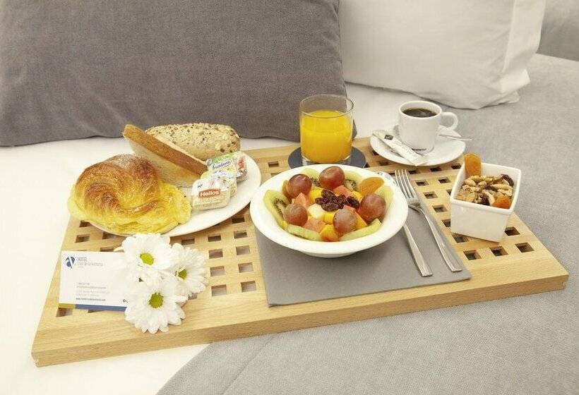 غرفة قياسية, Cruz De La Victoria