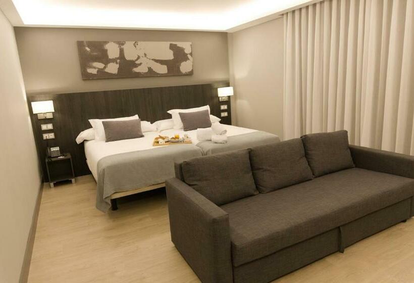 جناح جونيور, Cruz De La Victoria