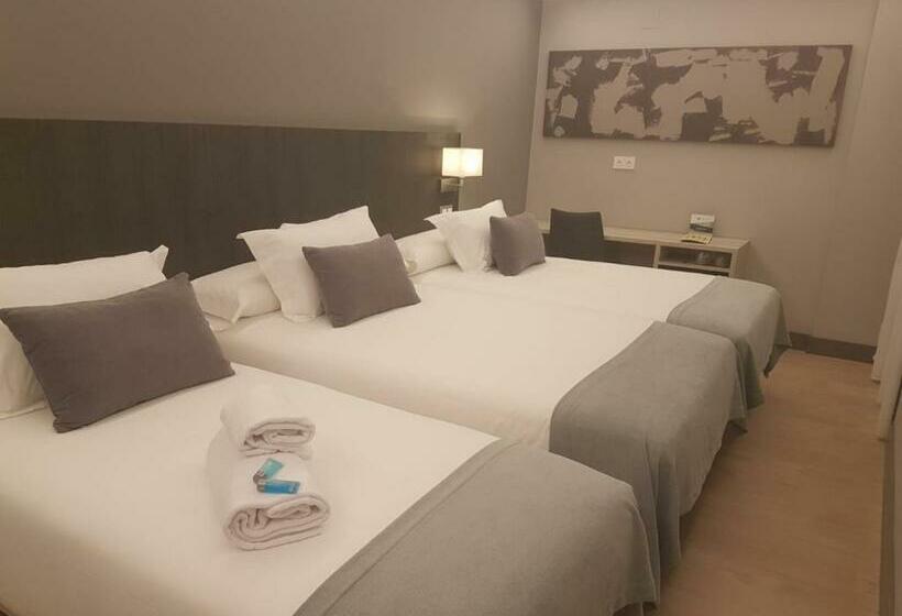 غرفة قياسية ثلاثية, Cruz De La Victoria