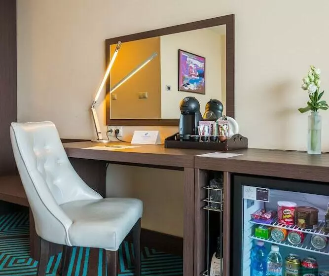 اتاق اجرایی, International Hotel Casino & Tower Suites
