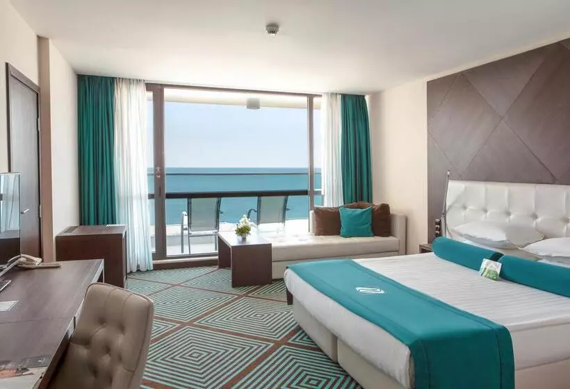 اتاق سوپریور با چشم‌انداز دریا, International Hotel Casino & Tower Suites