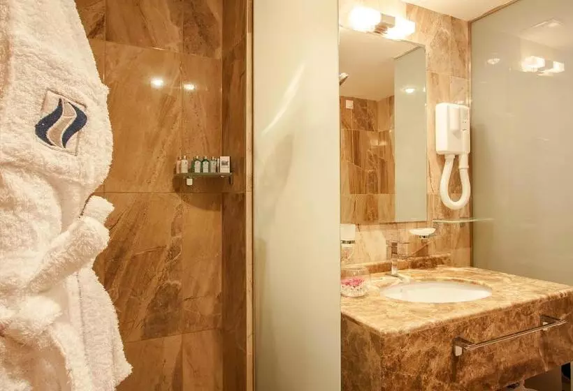 اتاق سوپریور با چشم‌انداز دریا, International Hotel Casino & Tower Suites