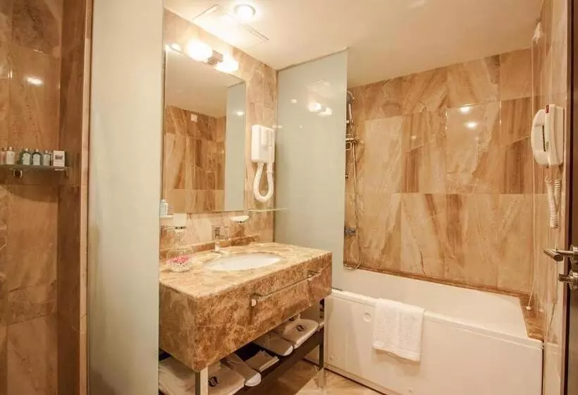 اتاق سوپریور با چشم‌انداز دریا, International Hotel Casino & Tower Suites