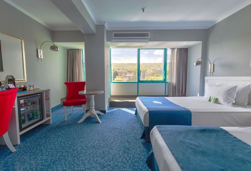 Номер Стандарт, International Hotel Casino & Tower Suites