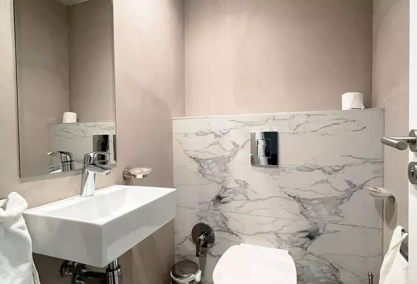 اتاق لوکس با چشم‌انداز دریا, International Hotel Casino & Tower Suites