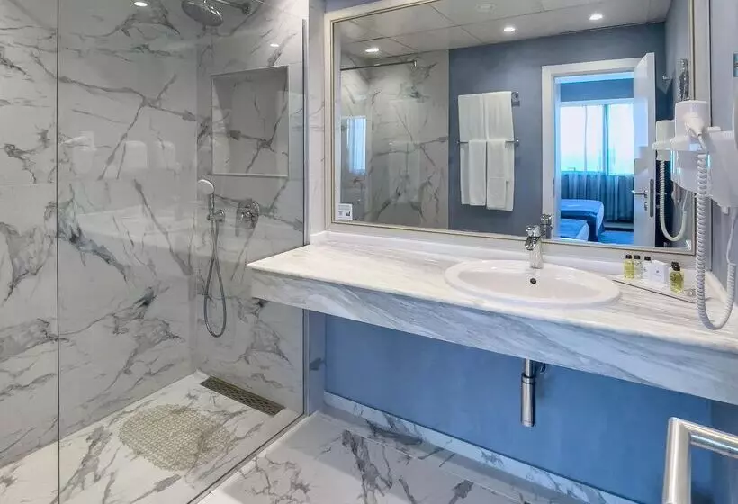 اتاق لوکس با چشم‌انداز دریا, International Hotel Casino & Tower Suites
