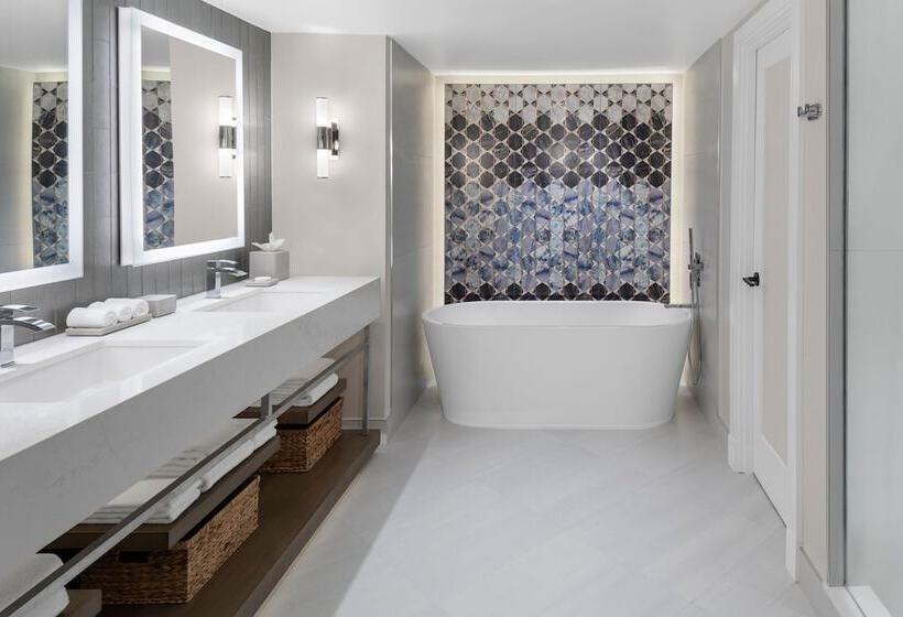 سوییت, The Royal At Atlantis