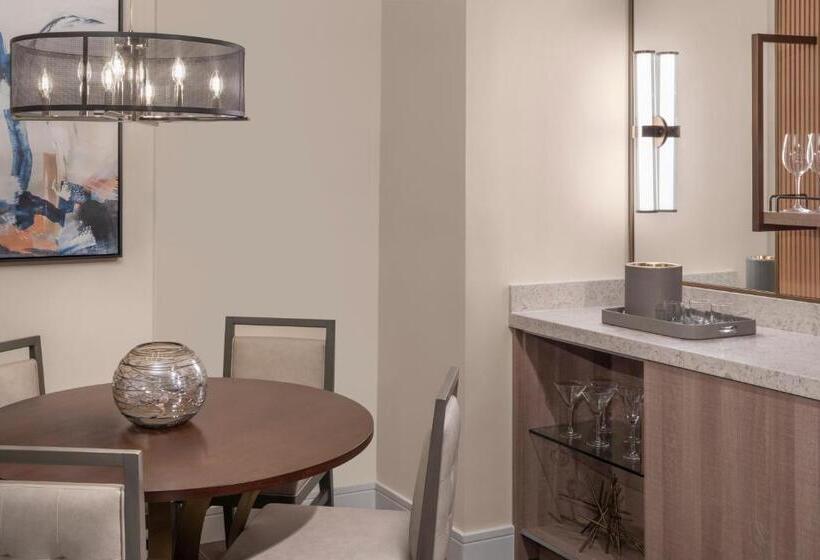 سوئیت رویال, The Royal At Atlantis