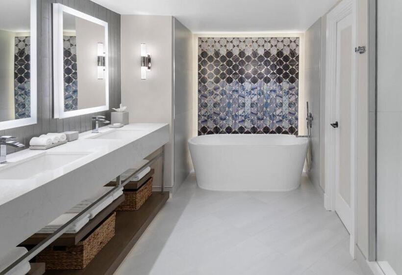 سوییت, The Royal At Atlantis