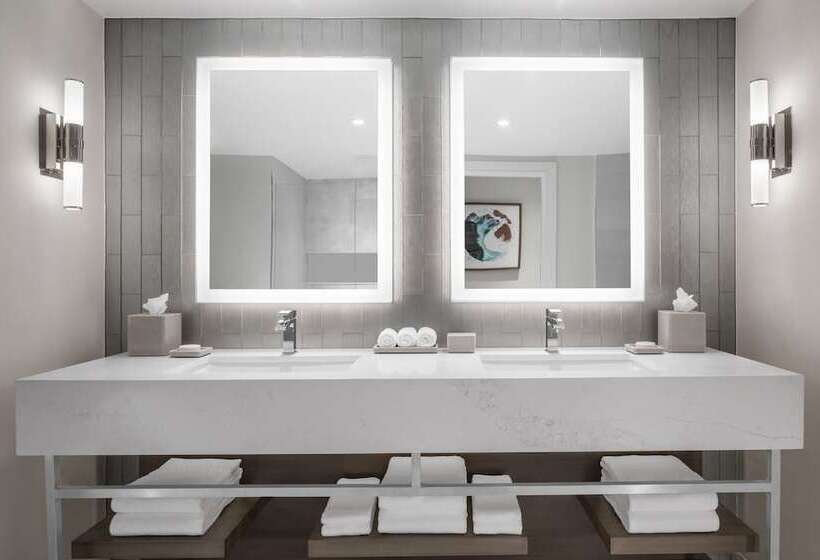 سوییت, The Royal At Atlantis