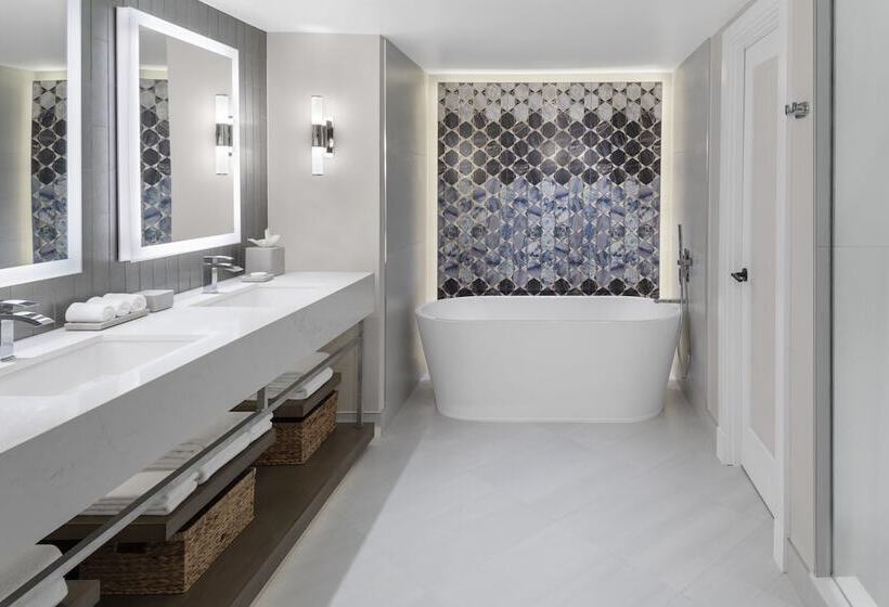 سوییت, The Royal At Atlantis