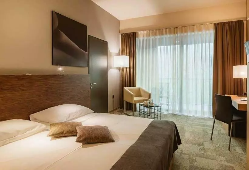 Standard-huone Allasnäkymä, Terme Olimia Hotel Sotelia