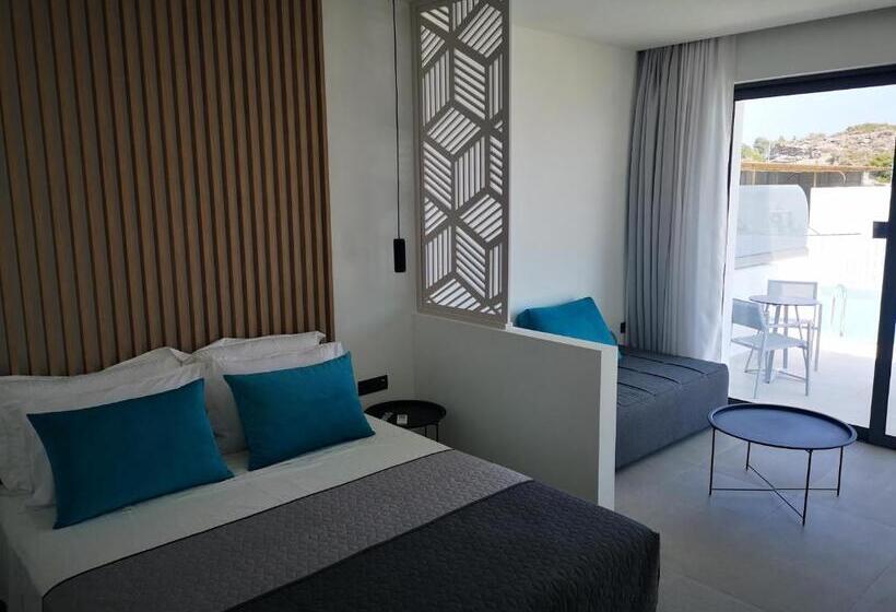 Люкс с Бассейном, Zoes Hotel & Suites