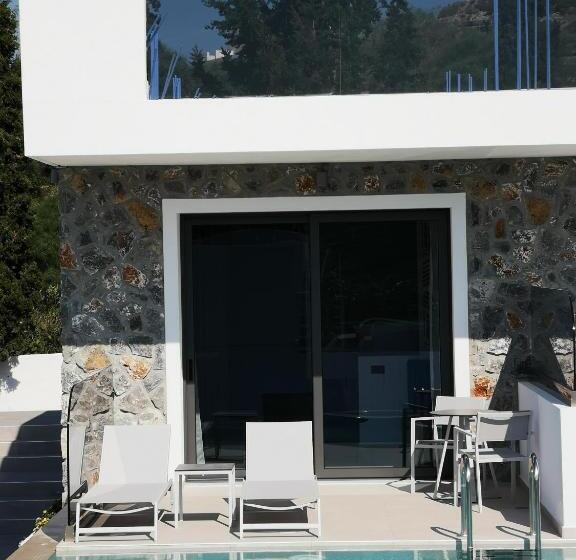 جناح مزود بحمام سباحة, Zoes Hotel & Suites