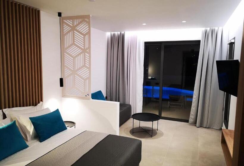 جناح مزود بحمام سباحة, Zoes Hotel & Suites