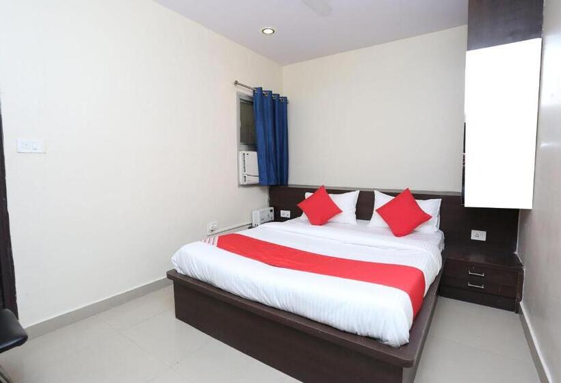 غرفة كلاسيكية ثلاثية, R K International Near Gautam Buddha Park