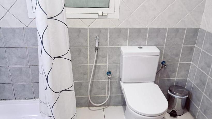 اتاق لوکس, Clifton International