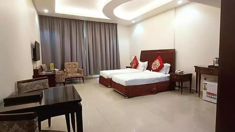 اتاق لوکس, Clifton International