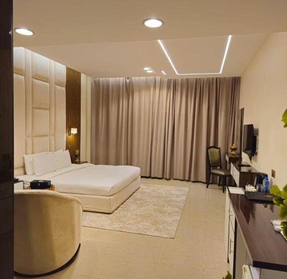 اتاق لوکس, Clifton International