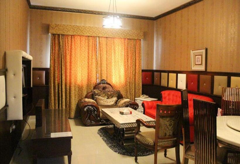 سوییت خانوادگی, Clifton International