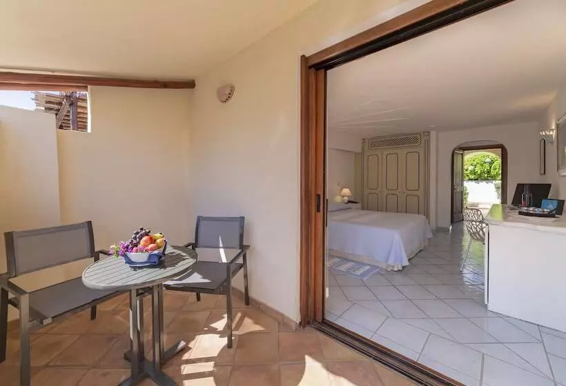سوییت جونیور, Club Hotel Baja Sardinia
