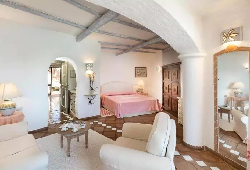 سوییت جونیور با چشمانداز دریا, Club Hotel Baja Sardinia