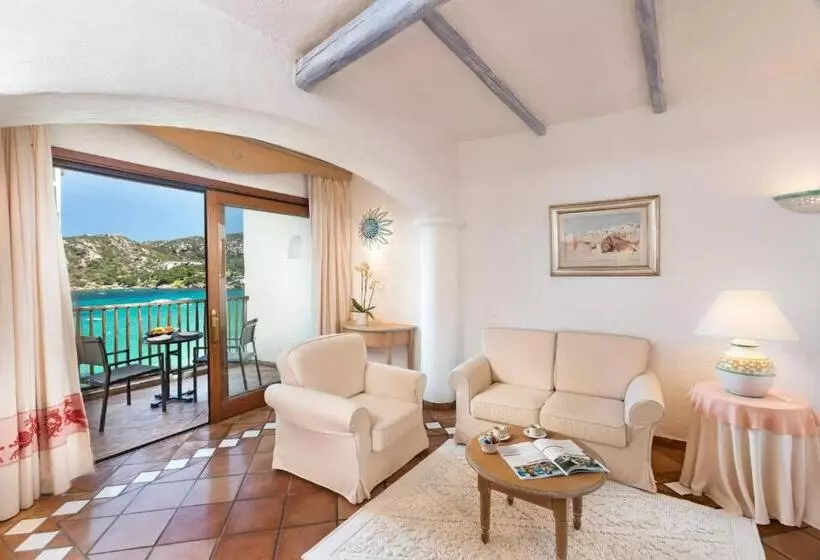 سوییت جونیور با چشمانداز دریا, Club Hotel Baja Sardinia