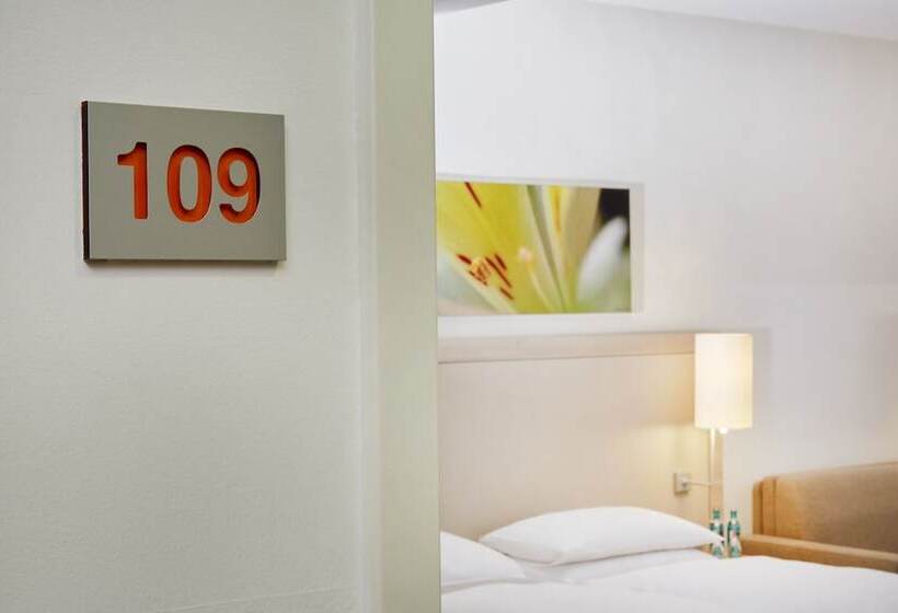 Номер Superior, H+ Hotel München