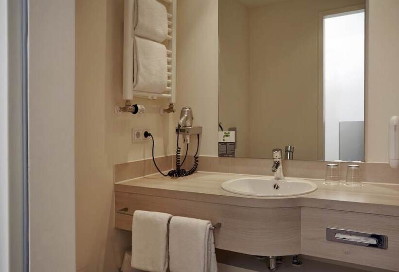 غرفة عائلية, H+ Hotel München