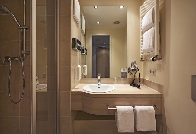 غرفة عائلية, H+ Hotel München