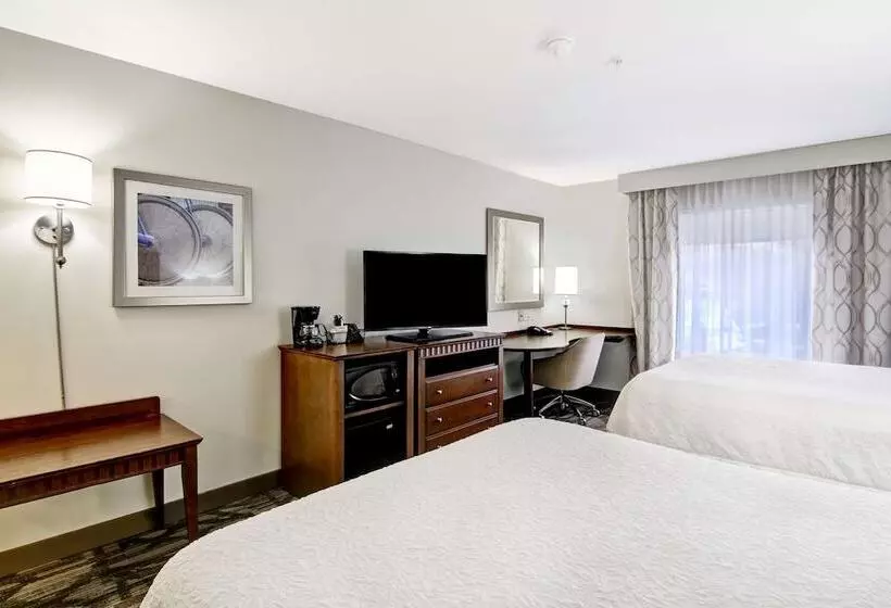 اتاق استاندارد, Hampton Inn & Suites Saint John