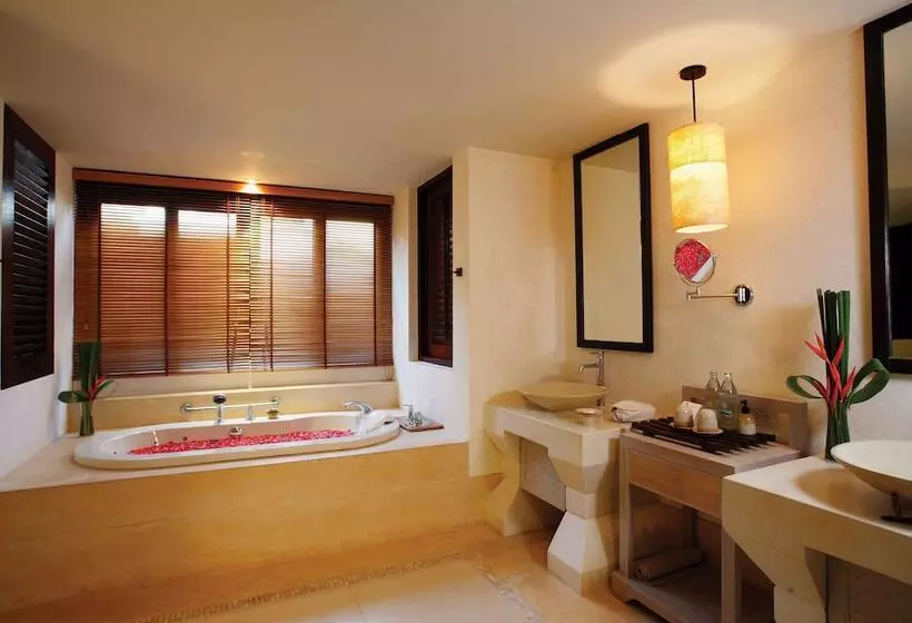 ویلای یک اتاق خوابه با استخر شنا, Melati Beach Resort & Spa