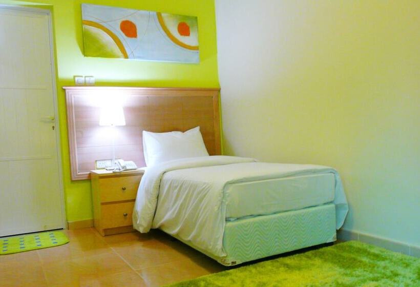 اتاق استاندارد سه نفره, Mutrah