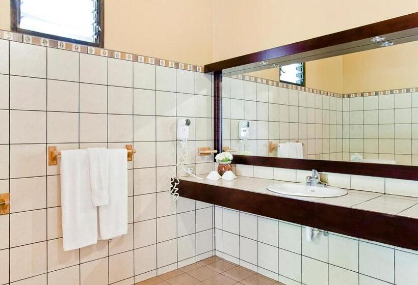 جناح جونيور, Savegre