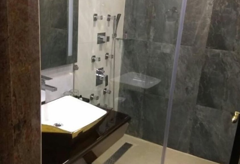 חדר סופריור, The Sunway Manor