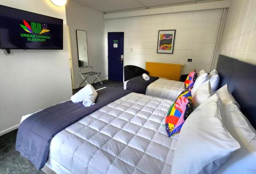 Трехместный Номер Стандарт Вид на Бассейн, Urban Lounge Sleepery