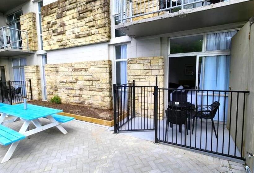 Трехместный Номер Стандарт Вид на Бассейн, Urban Lounge Sleepery