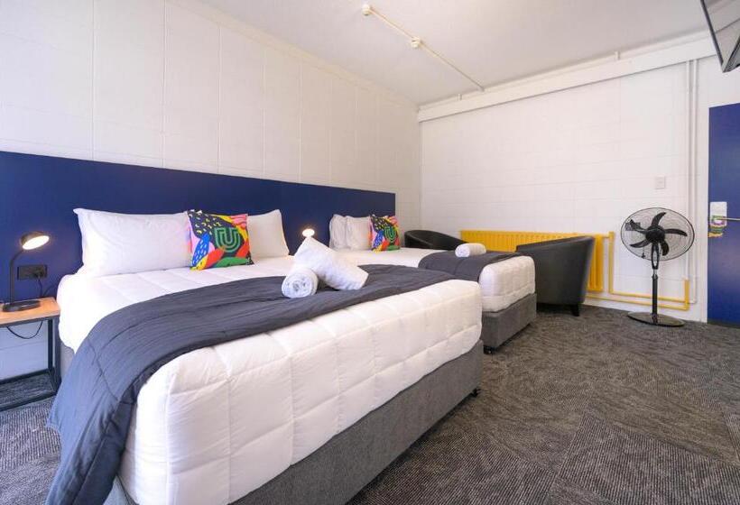 Трехместный Номер Стандарт Вид на Бассейн, Urban Lounge Sleepery