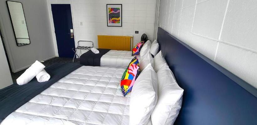 Трехместный Номер Стандарт Вид на Бассейн, Urban Lounge Sleepery