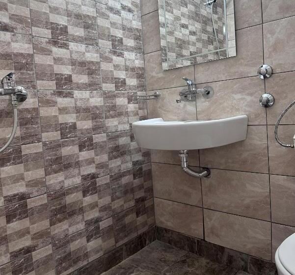 Quarto Triplo Estandar, Varshava