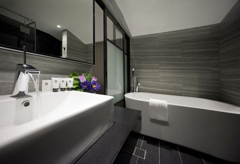 اتاق خانوادگی, Venue Hotel The Lily