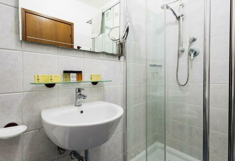 غرفة قياسية, Villa Molinari